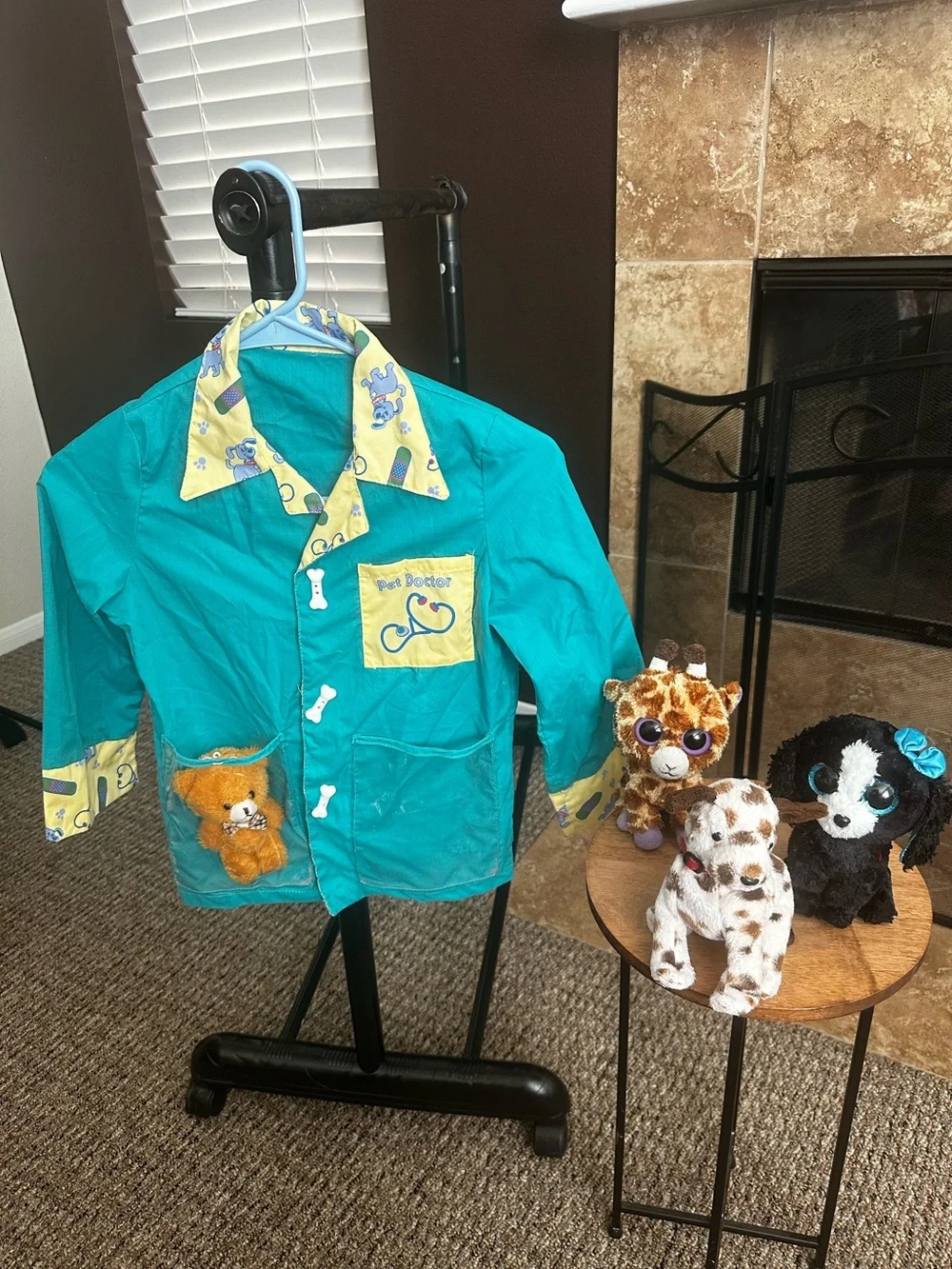 2003 Vintage Toys R Us Imaginarium Veterinarian Doctor Dress Up Bundle.